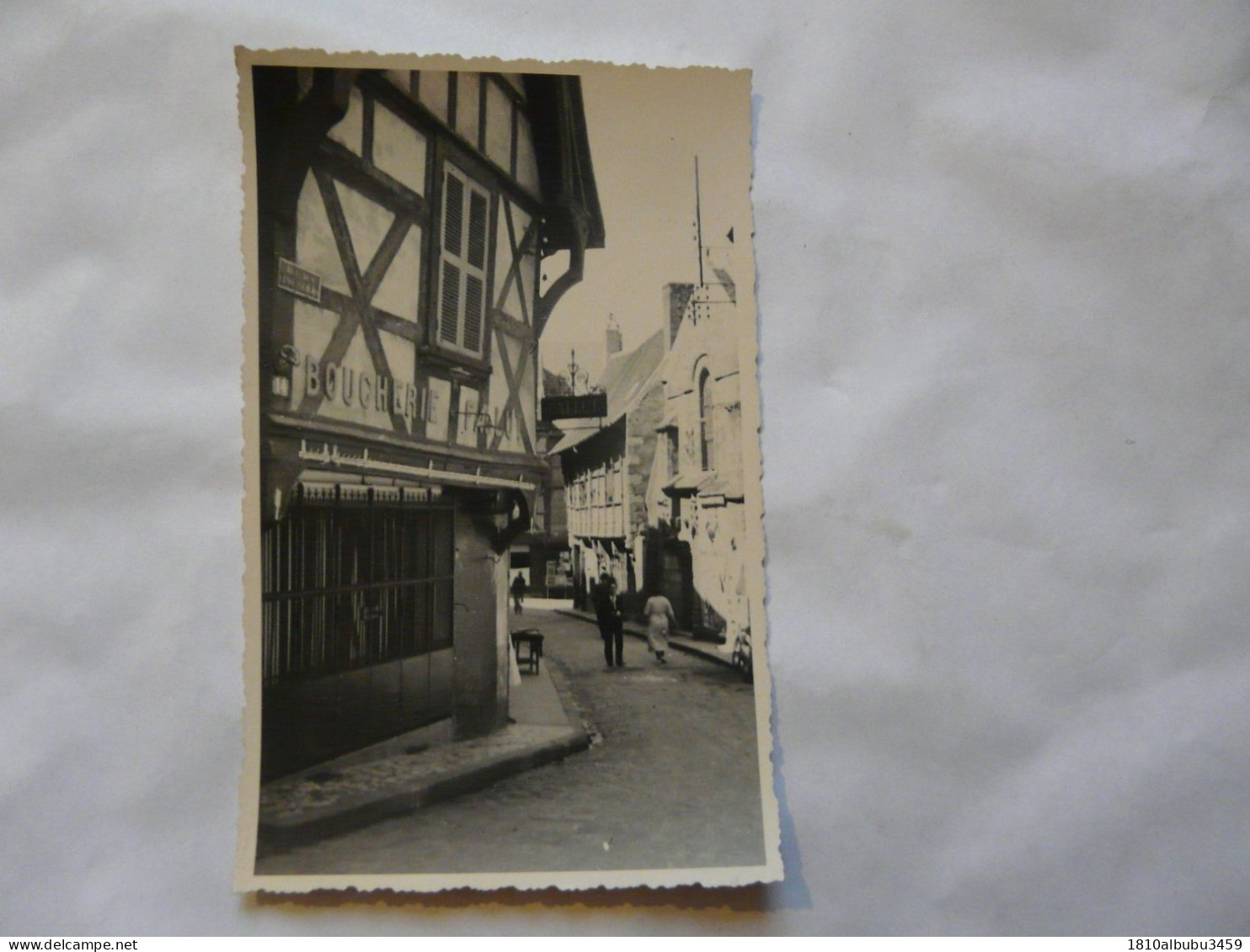 RARE - CARTE PHOTO 03 ALLIER - MONTLUCON : Scène Animée - Boucherie FALLUT - Montlucon