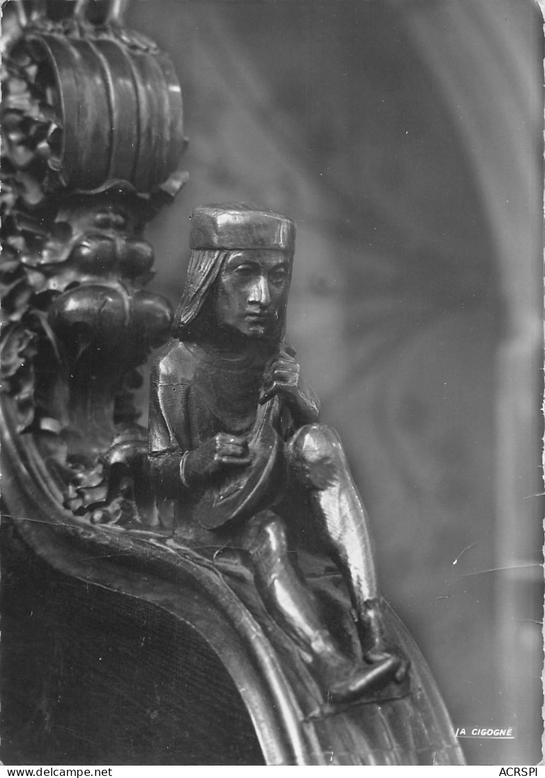 68 THANN  Cathédrale Saint Thiébaut Détail Des Stalles Statuette Du Ménétrier  N° 49 \MK3000 - Thann