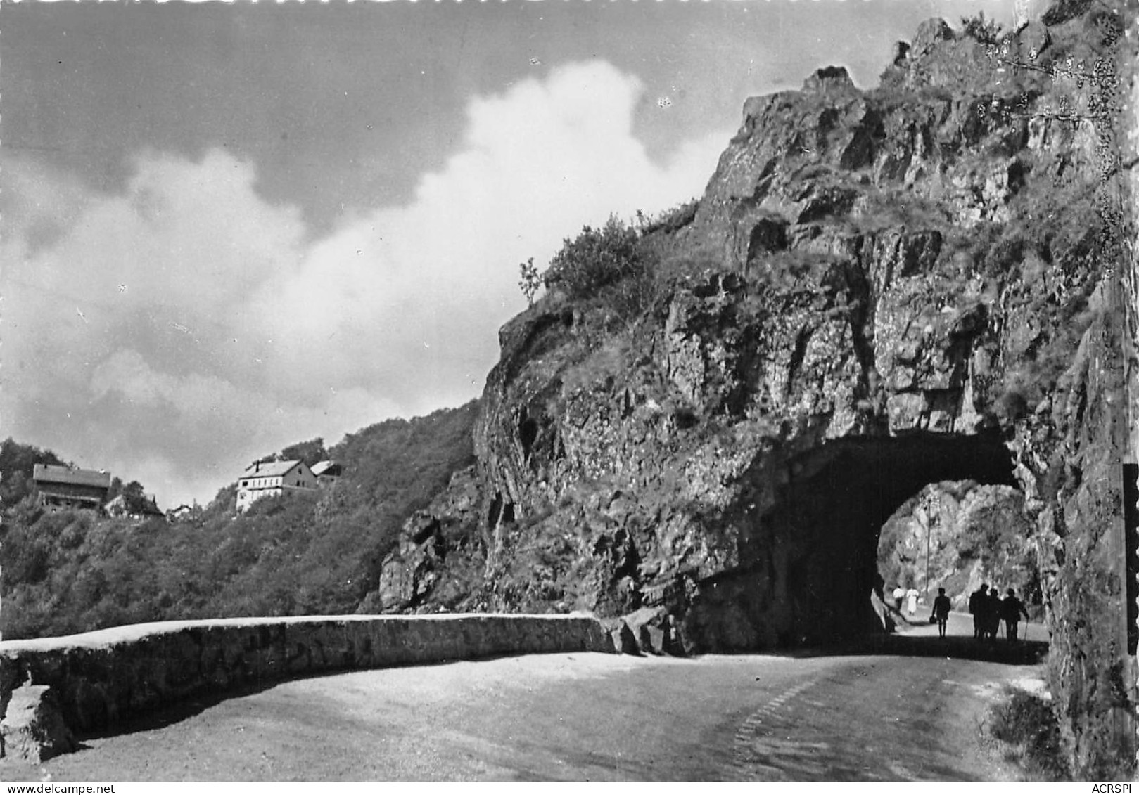 68   La Vallée  De MUNSTER Le Col Et Le Tunnel De La Schlucht  N° 115 \MK3000 - Munster