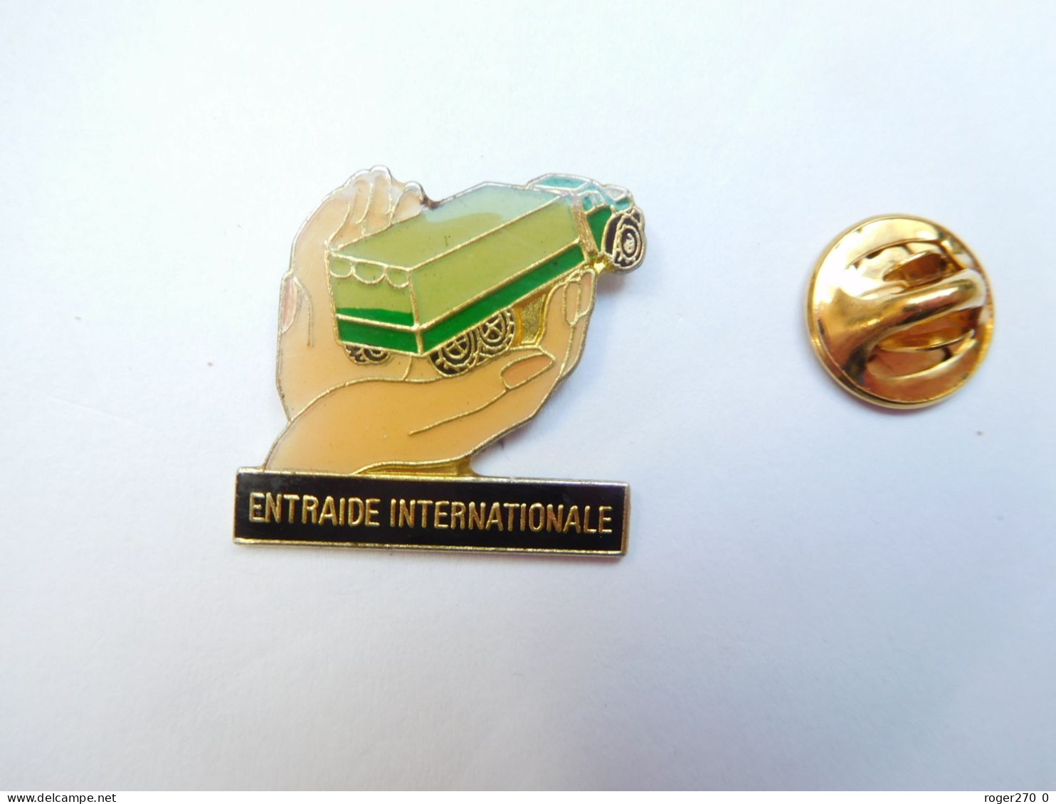 Beau Pin's , Association , Entraide Internationale , Camion , Main , Le Pont De Beauvoisin , Isère - Associations