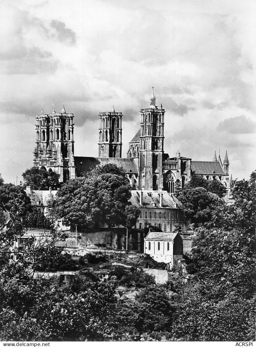 02  LAON  La Cathédrale Notre Dame Vue Générale Prise Du Sud  N° 132 \MK3001 - Laon