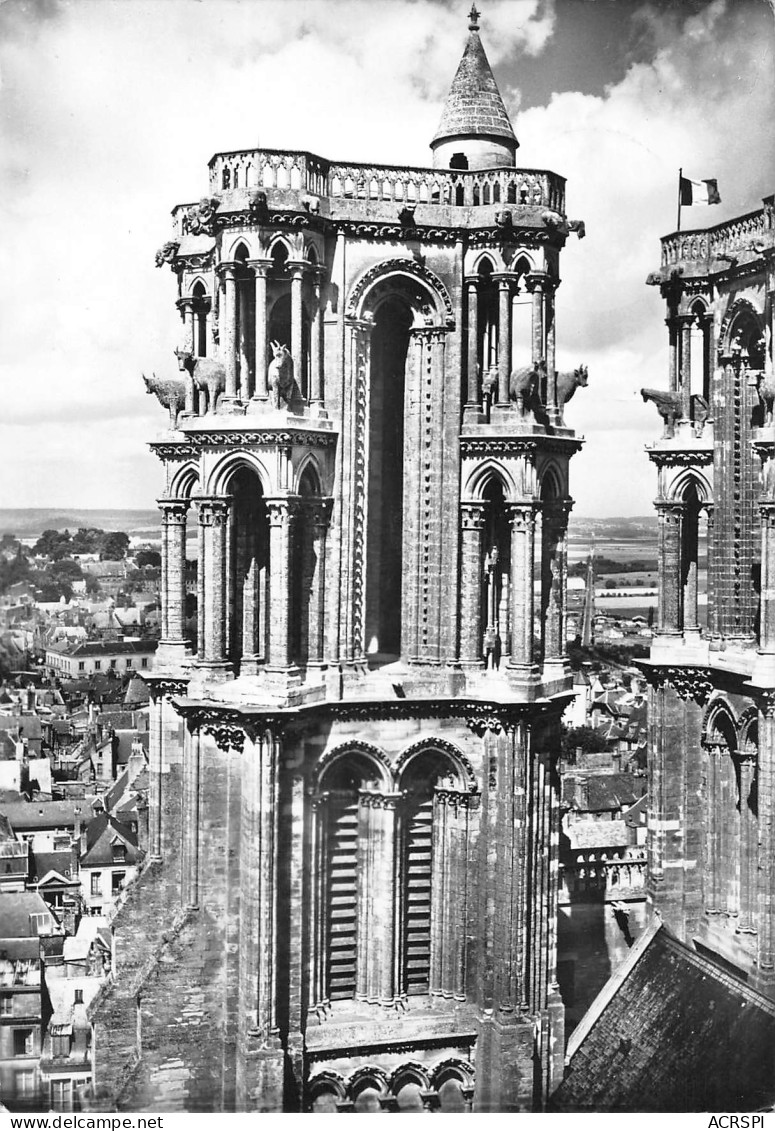 02  LAON  La Cathédrale Notre Dame Tour Sud De La Façade Vue De L'Est   N° 134 \MK3001 - Laon