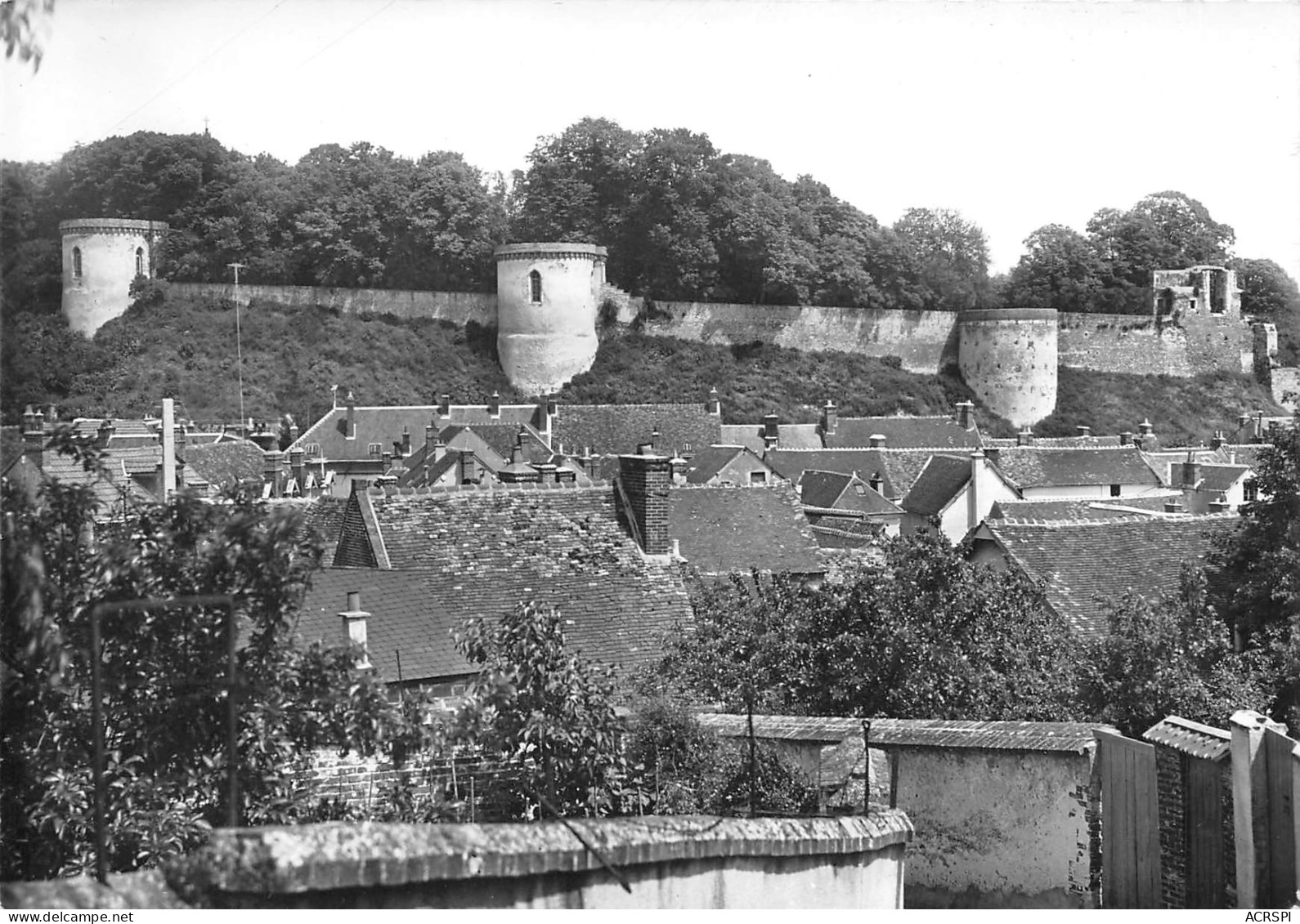 28 DREUX La Chapelle Royale Saint Louis  Remparts Et Tours St Henri Ste Isabelle St François  N° 154 \MK3001 - Dreux