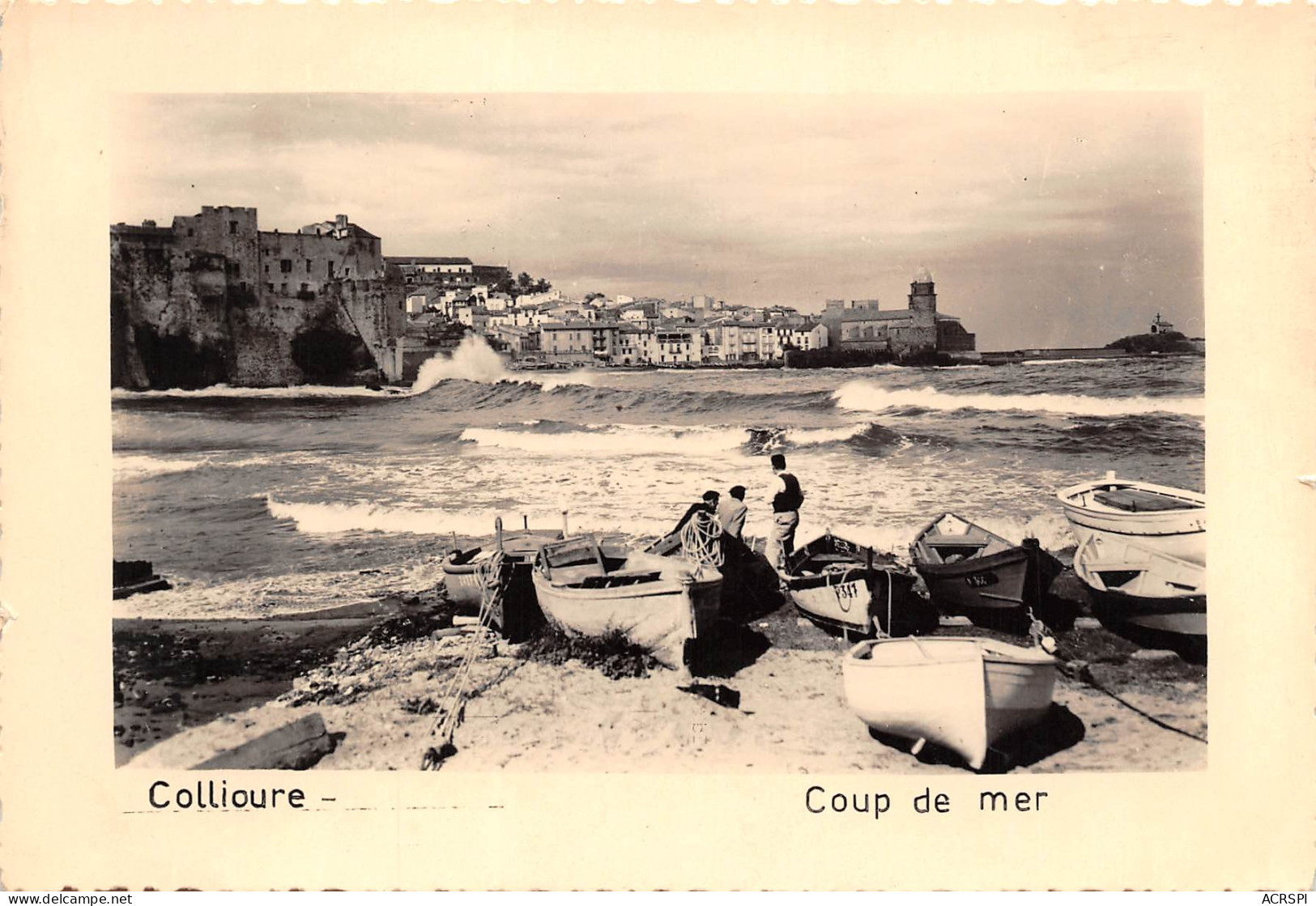 66   COLLIOURE  Un Coup De Mer Et Barques De Pêcheurs  N° 89 \MK3002 - Collioure