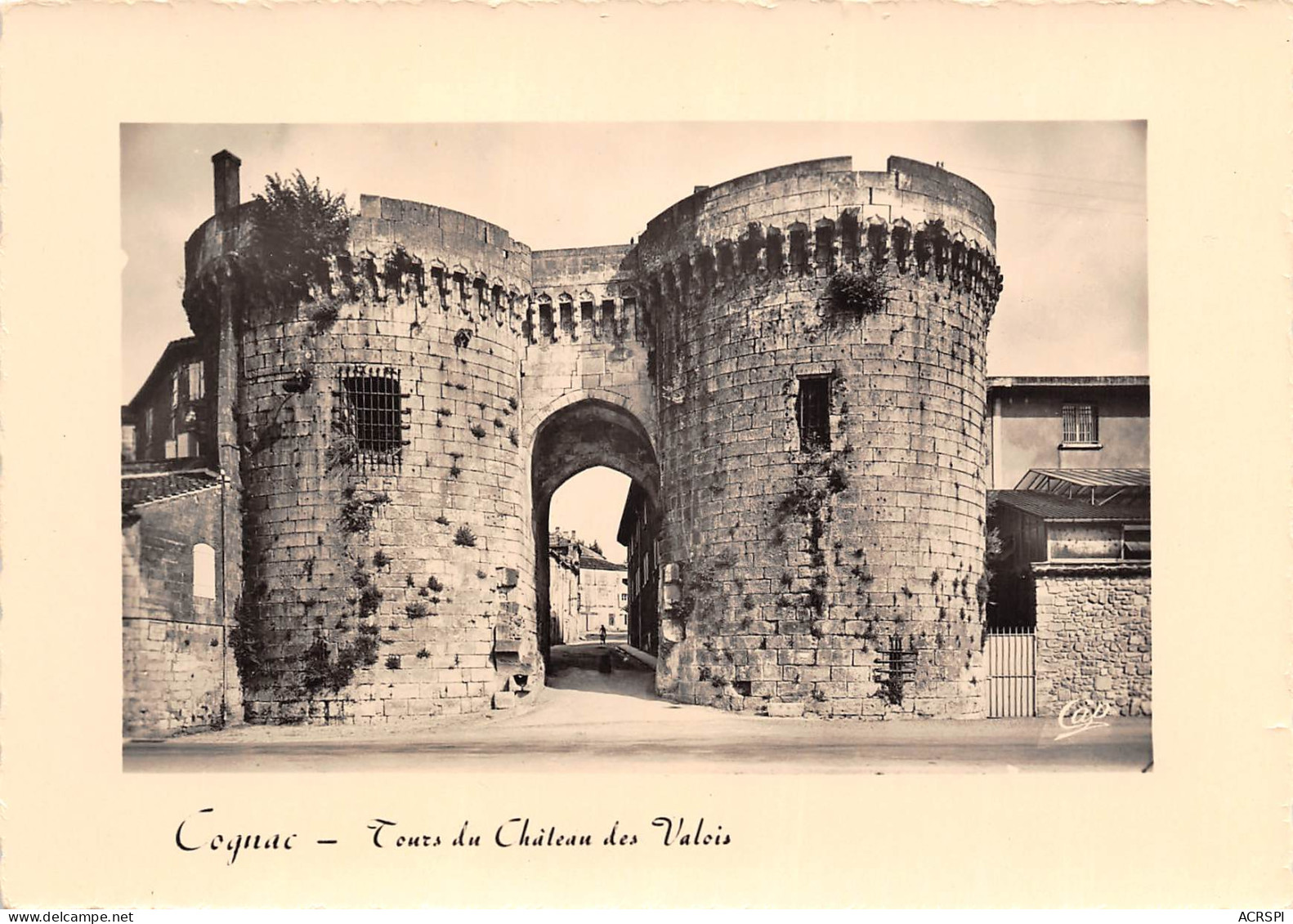16  COGNAC La Tour Du Chateau Des Valois  N° 17 \MK3003 - Cognac