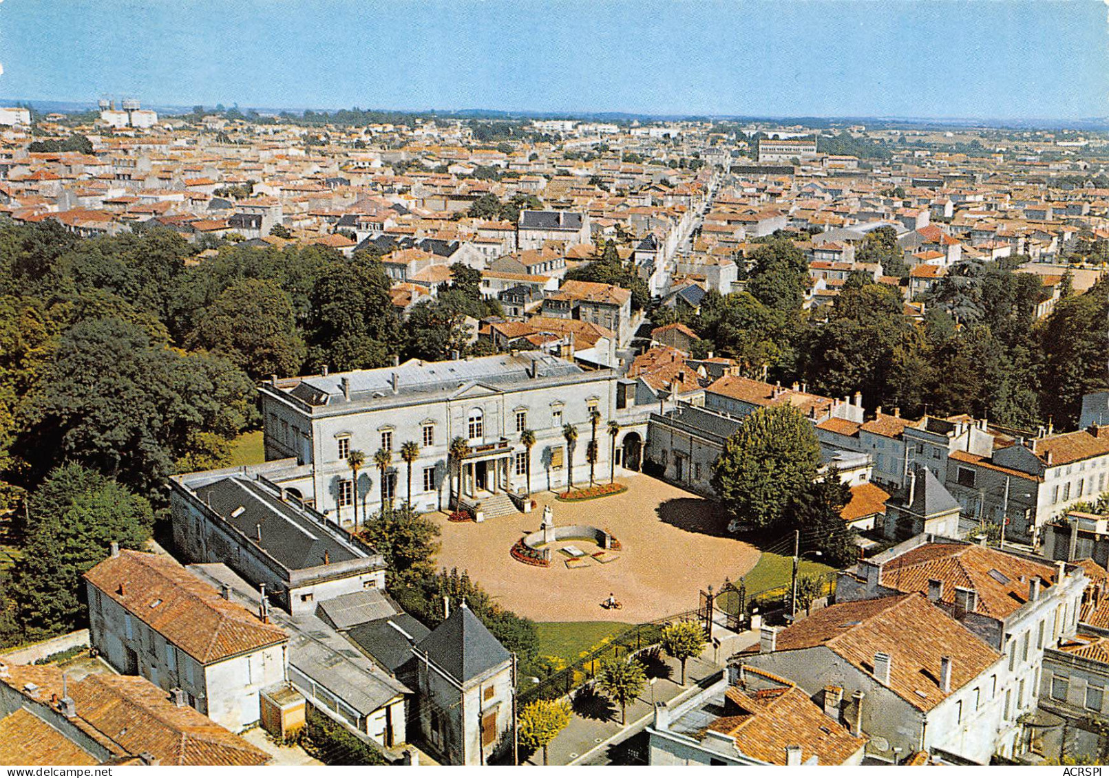 16  COGNAC  Le Musée Et Le Monument Aux Morts      N° 21 \MK3003 - Cognac