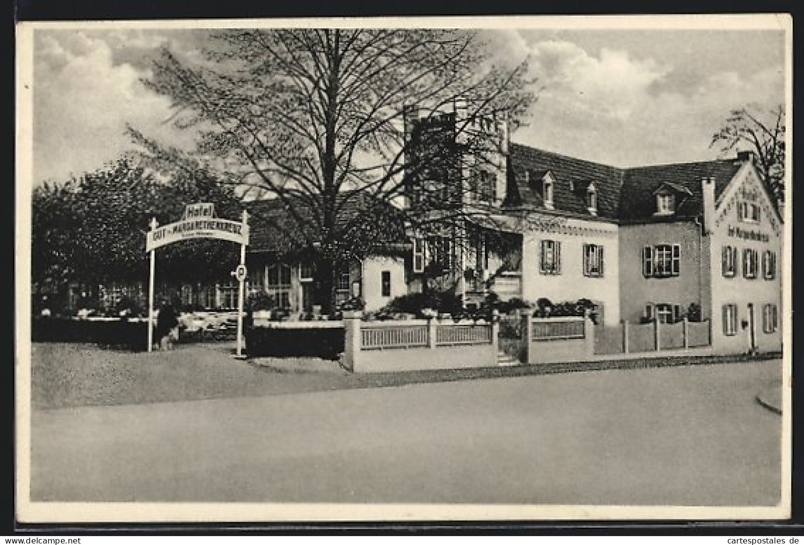 AK Königswinter, Hotel Gut Margarethenkreuz, Eingang M. Garten  - Koenigswinter