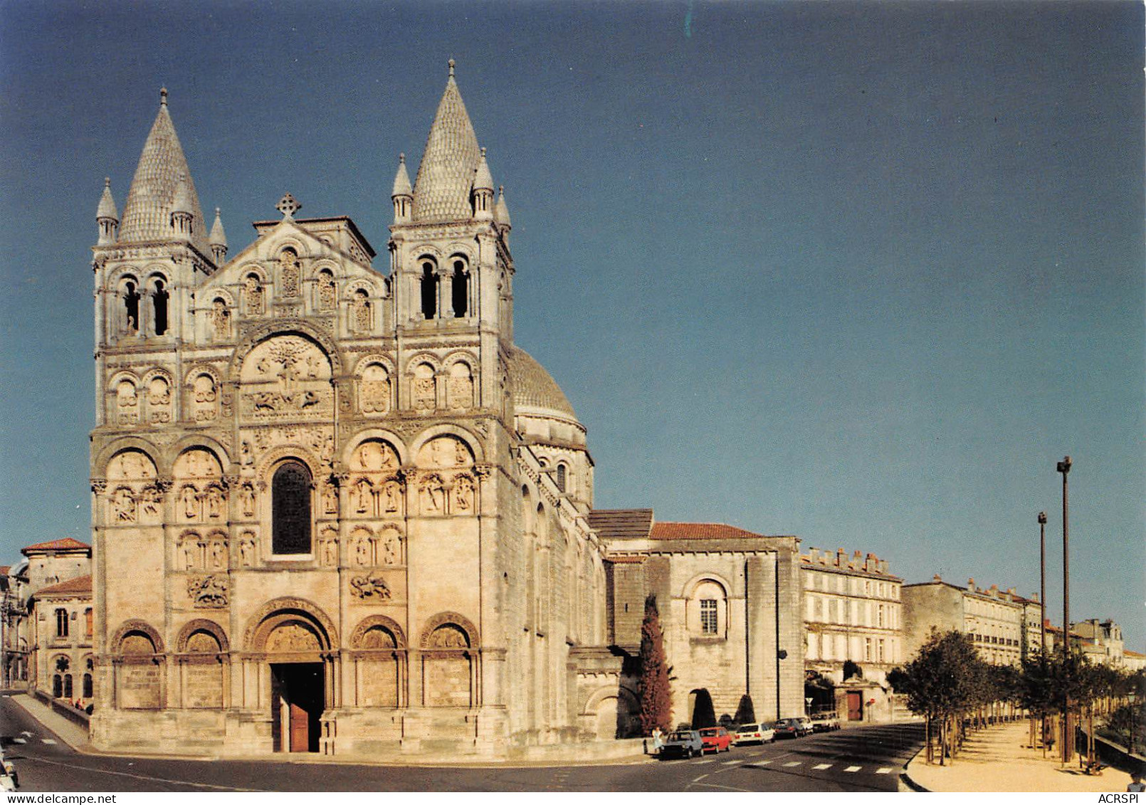 16  ANGOULEME   La Cathédrale St Pierre  N° 53 \MK3003 - Angouleme