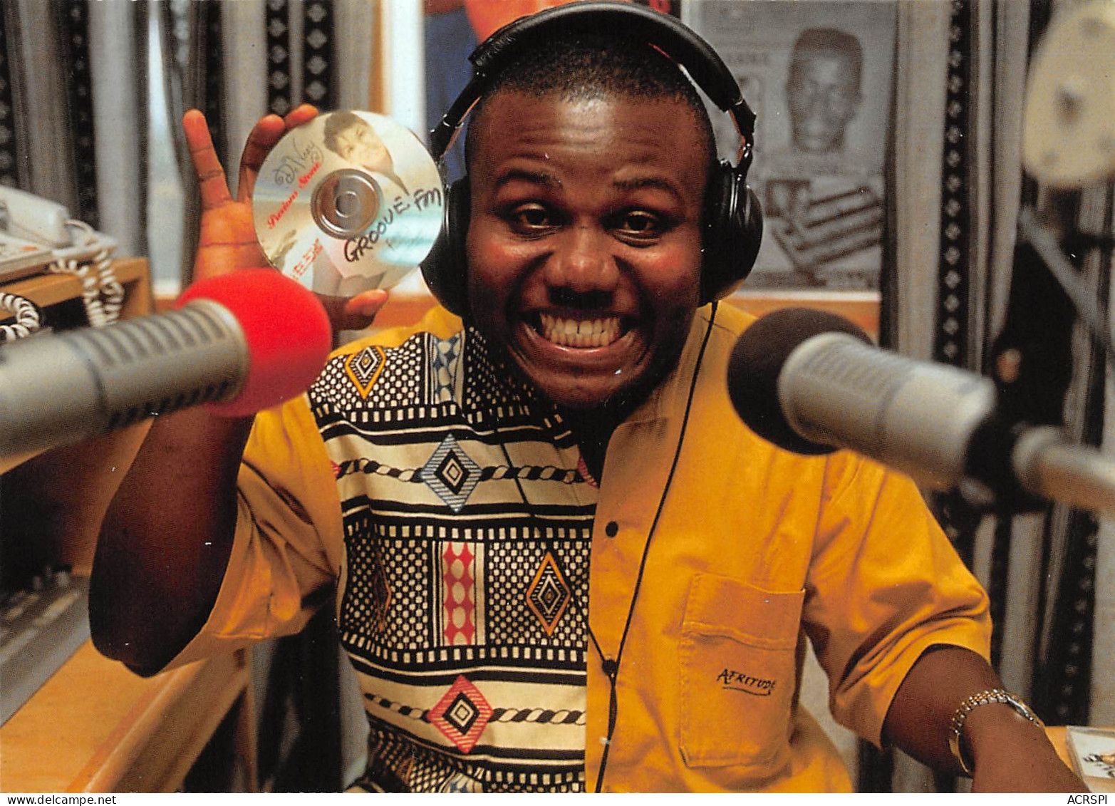 GHANA  Mark Hemans Mensah DJ At Ghana's Groove FM Radio Station Local & Internationale   N° 23 \MK3005 - Ghana - Gold Coast