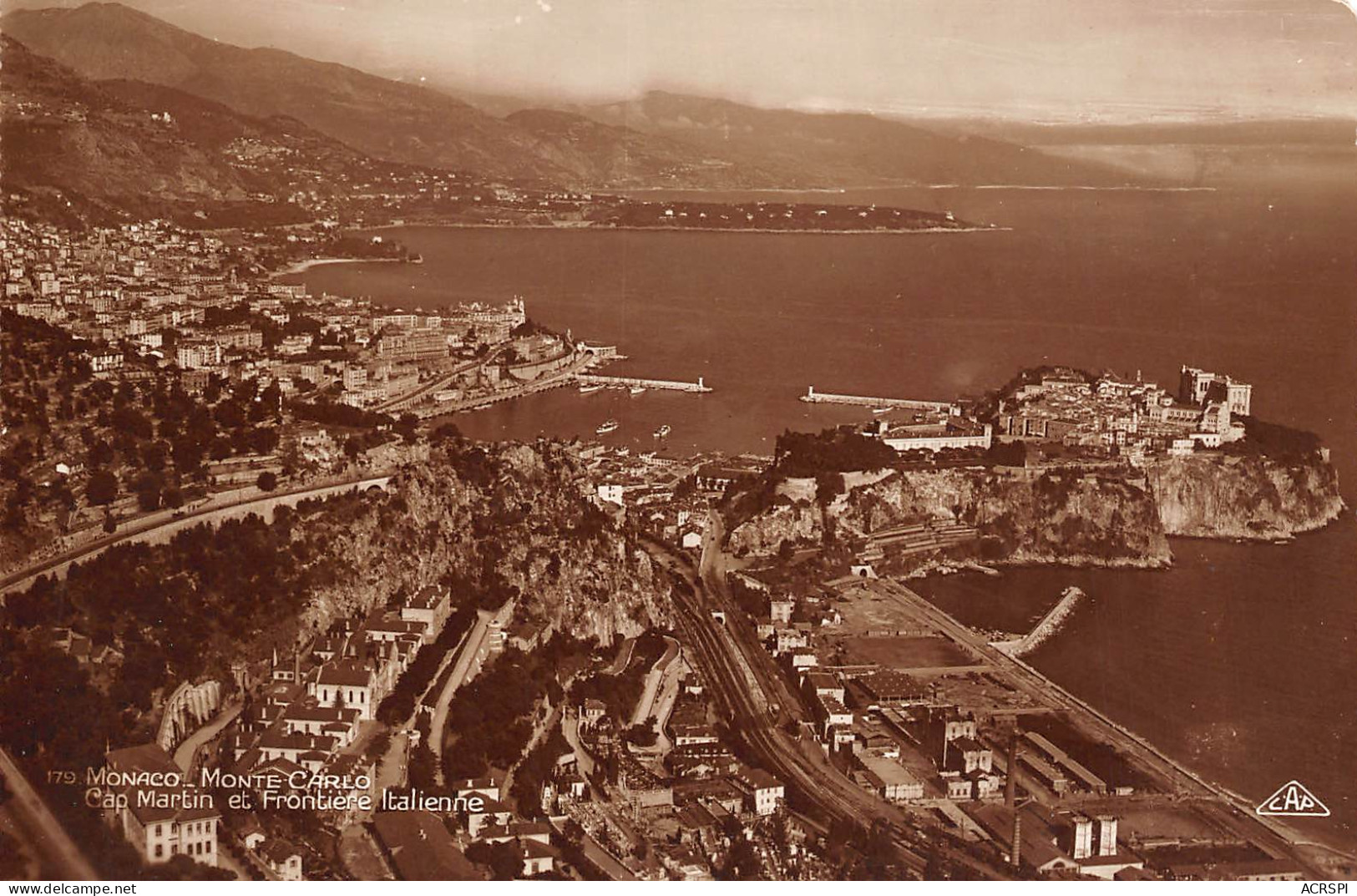 MONACO  Monte Carlo  Le Port Cap Martin Et La Frontière Italienne  N° 77 \MK3006 - Harbor