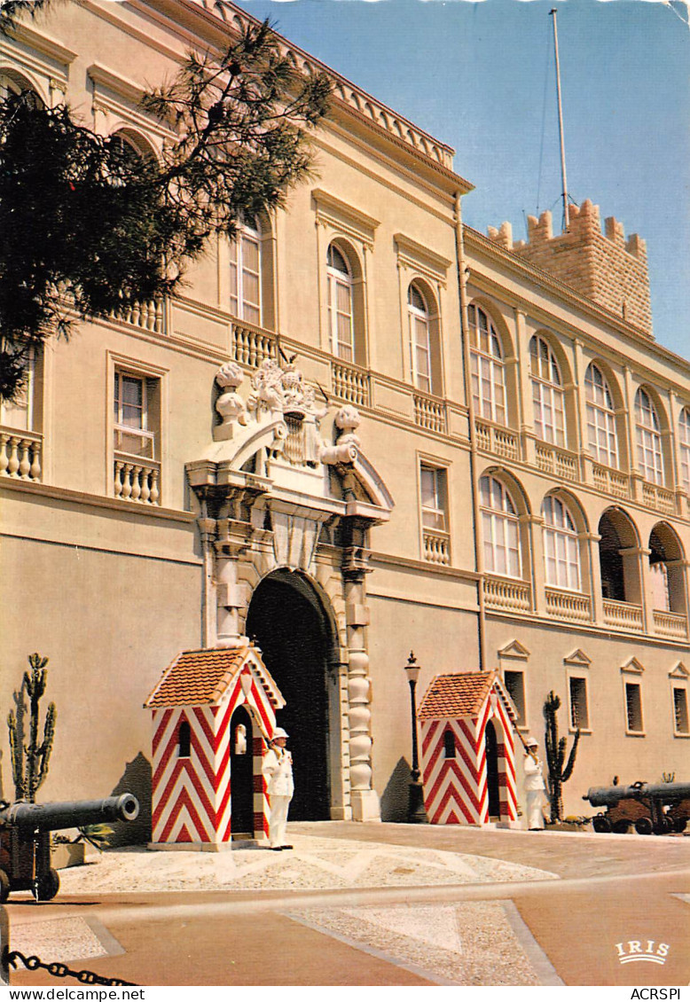 MONACO   La Garde  Princière Devant Le Palais    N° 121 \MK3006 - Palazzo Dei Principi
