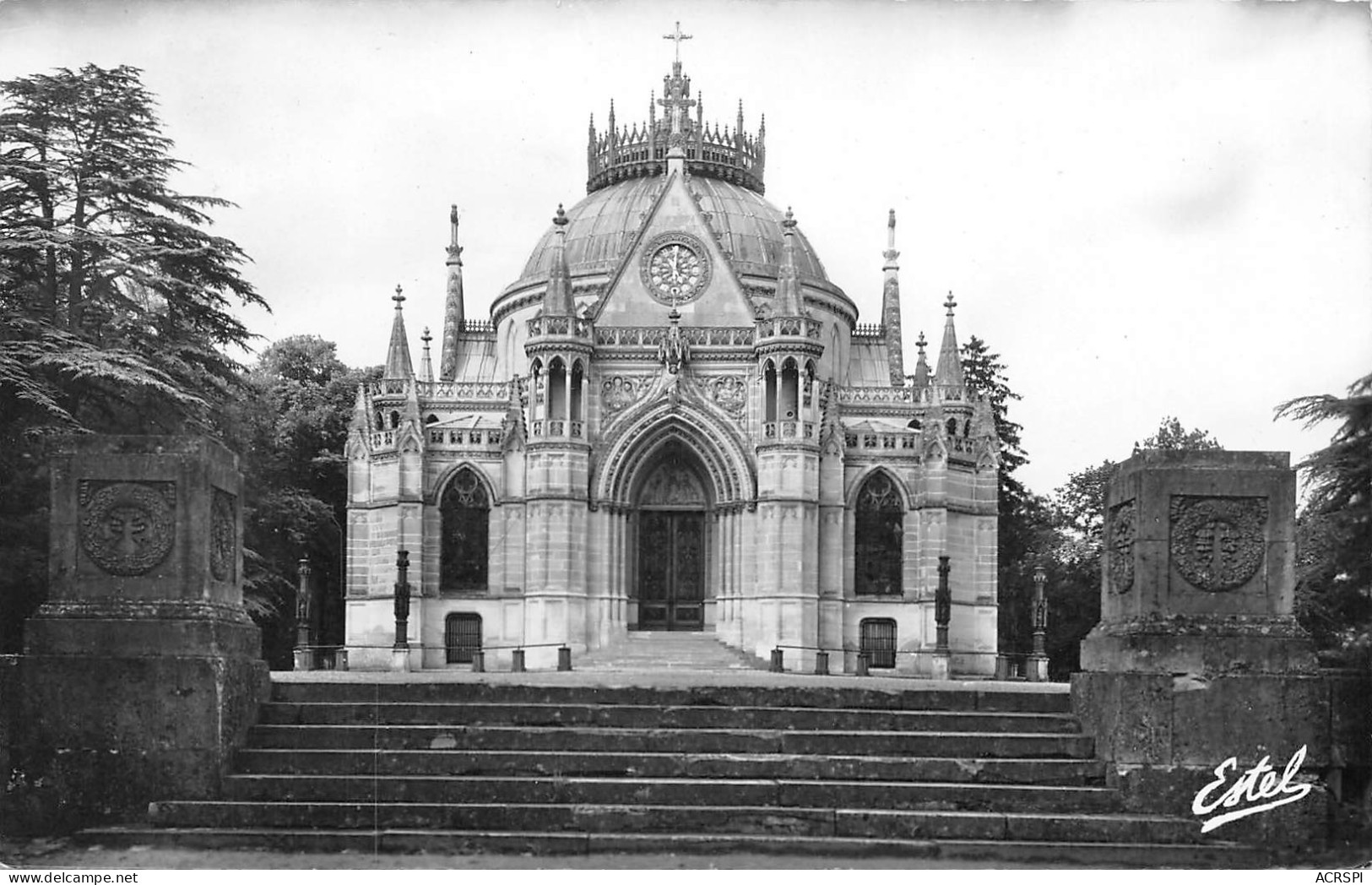 28 DREUX La Chapelle Royale Sépulture De La Famille D'Orléans N° 9 \MK3007 - Dreux