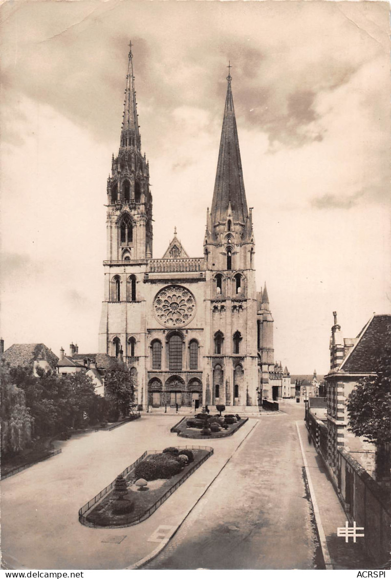 28  CHARTRES La Cathédrale La Façade N° 39 \MK3007 - Chartres