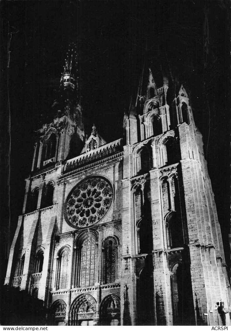 28  CHARTRES La Cathédrale Illuminée    N° 43 \MK3007 - Chartres