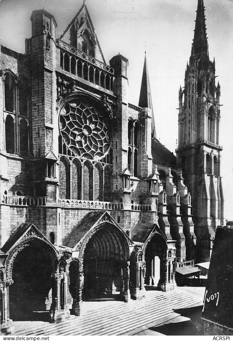 28  CHARTRES La Cathédrale Façade Portail Nord Et La Flèche   N° 53 \MK3007 - Chartres