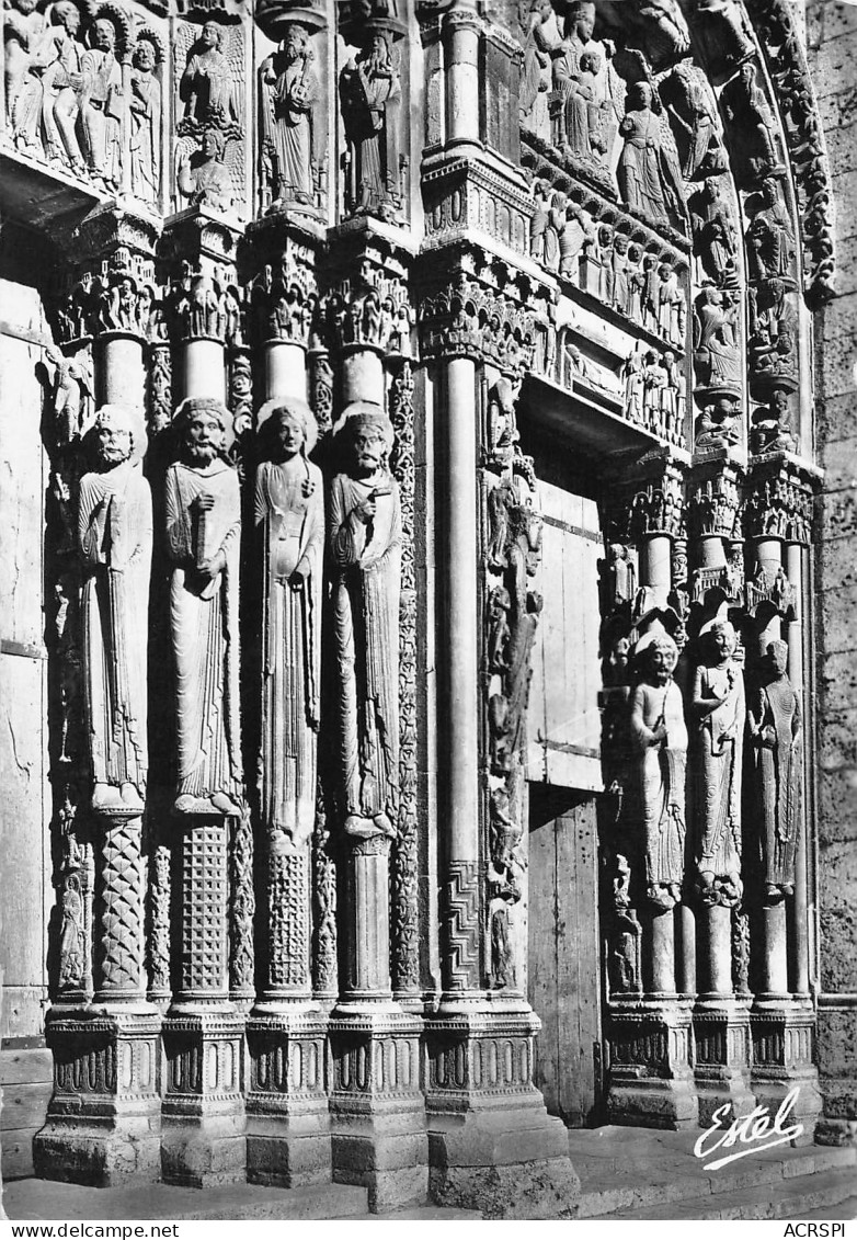28  CHARTRES La Cathédrale  Sculptures  Portail Royal Statues Des Saints    N° 68 \MK3007 - Chartres