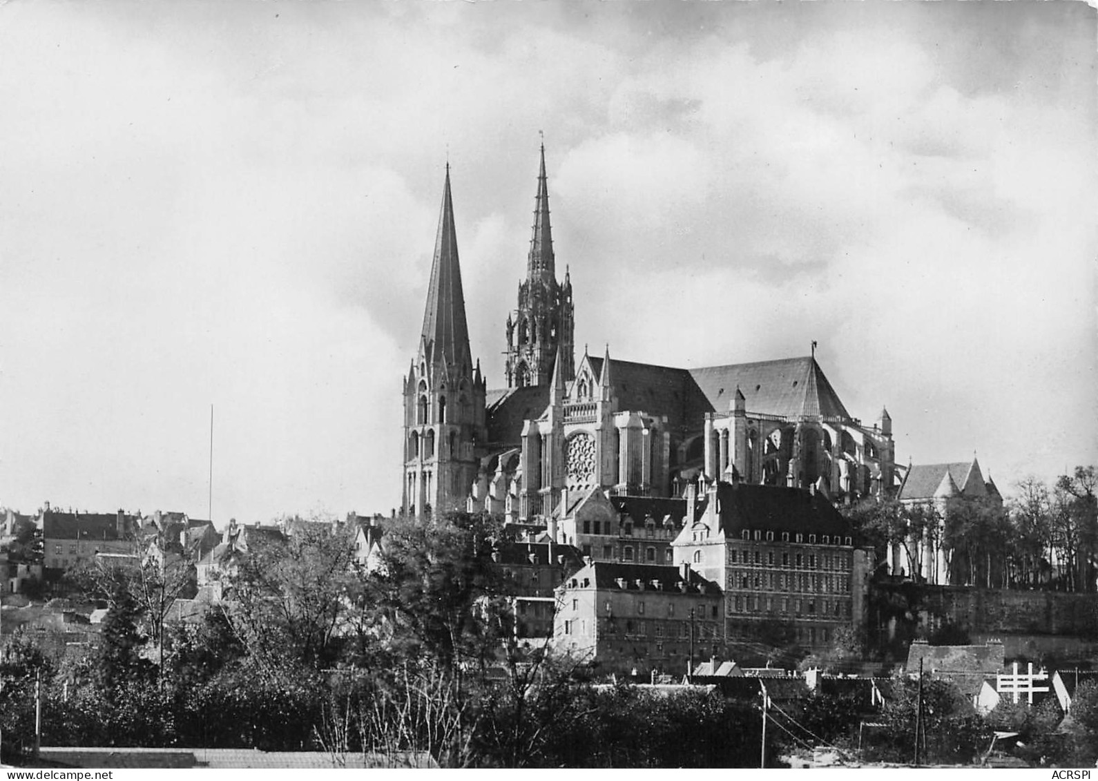 28  CHARTRES Vue D'ensemble La Cathédrale  N° 112 \MK3007 - Chartres