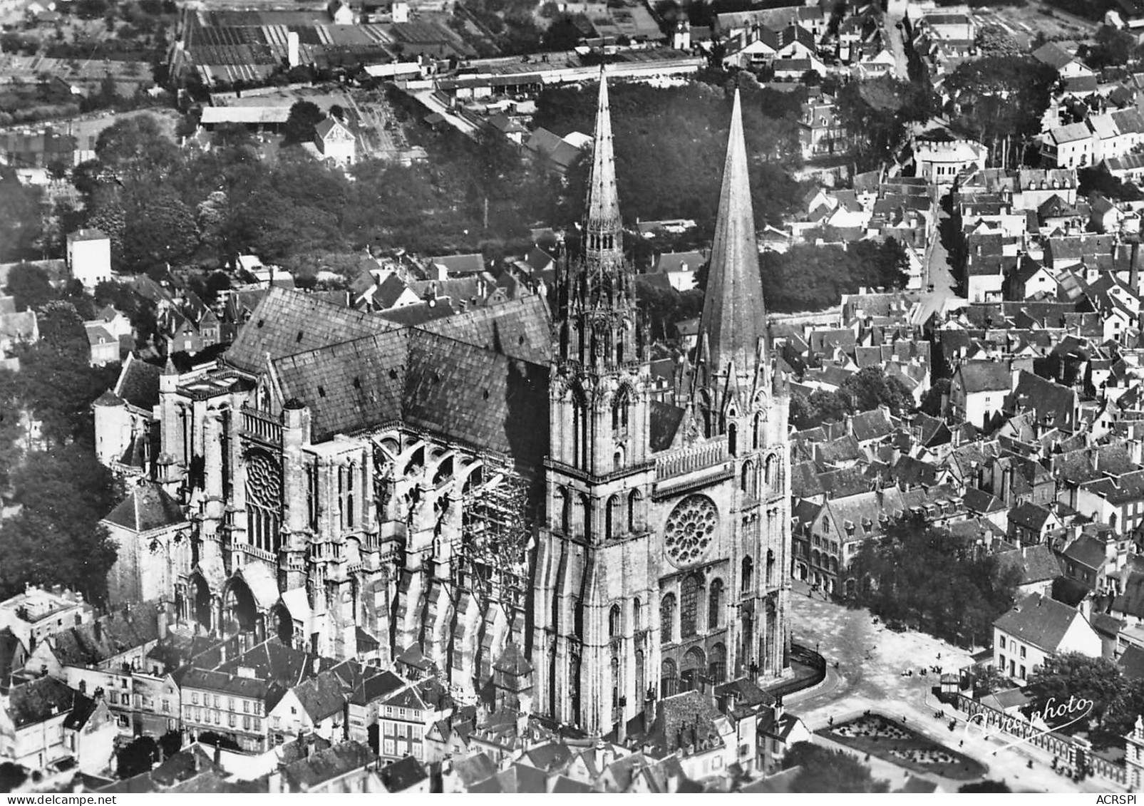 28  CHARTRES  La Cathédrale édition Aéro Photo Vue D'avion N° 115 \MK3007 - Chartres