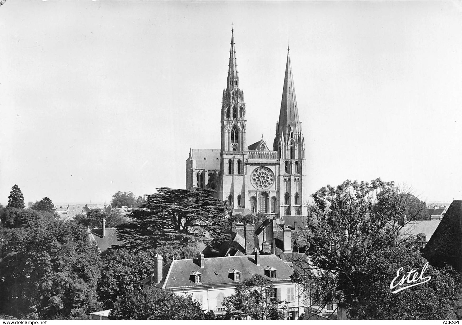 28  CHARTRES  Vue Sur La Cathédrale   N° 118 \MK3007 - Chartres