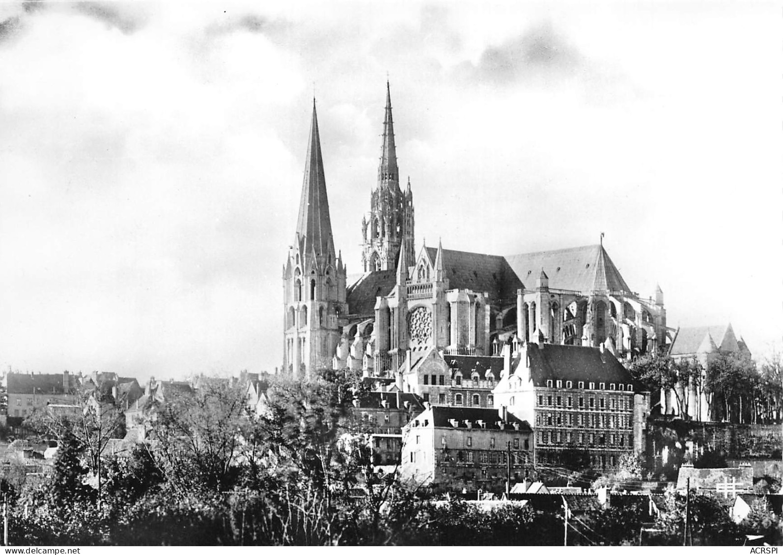 28  CHARTRES  Vue Sur La Cathédrale  édition Houvet  N° 119 \MK3007 - Chartres