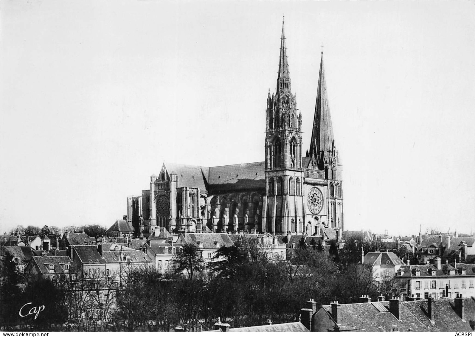 28  CHARTRES  Vue Sur La Cathédrale  édition C.A.P   N° 120 \MK3007 - Chartres