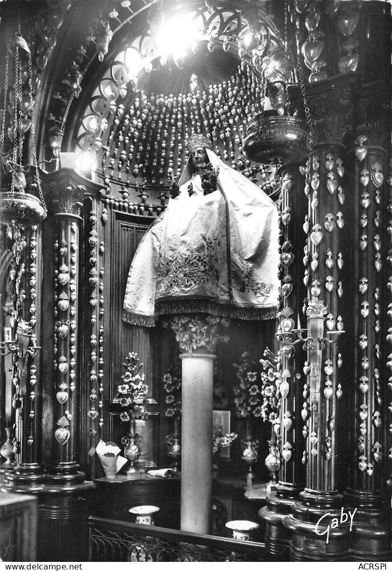 28  CHARTRES   La Cathédrale Notre Dame Du Pilier La VIERGE édition Artaud  N° 132 \MK3007 - Chartres