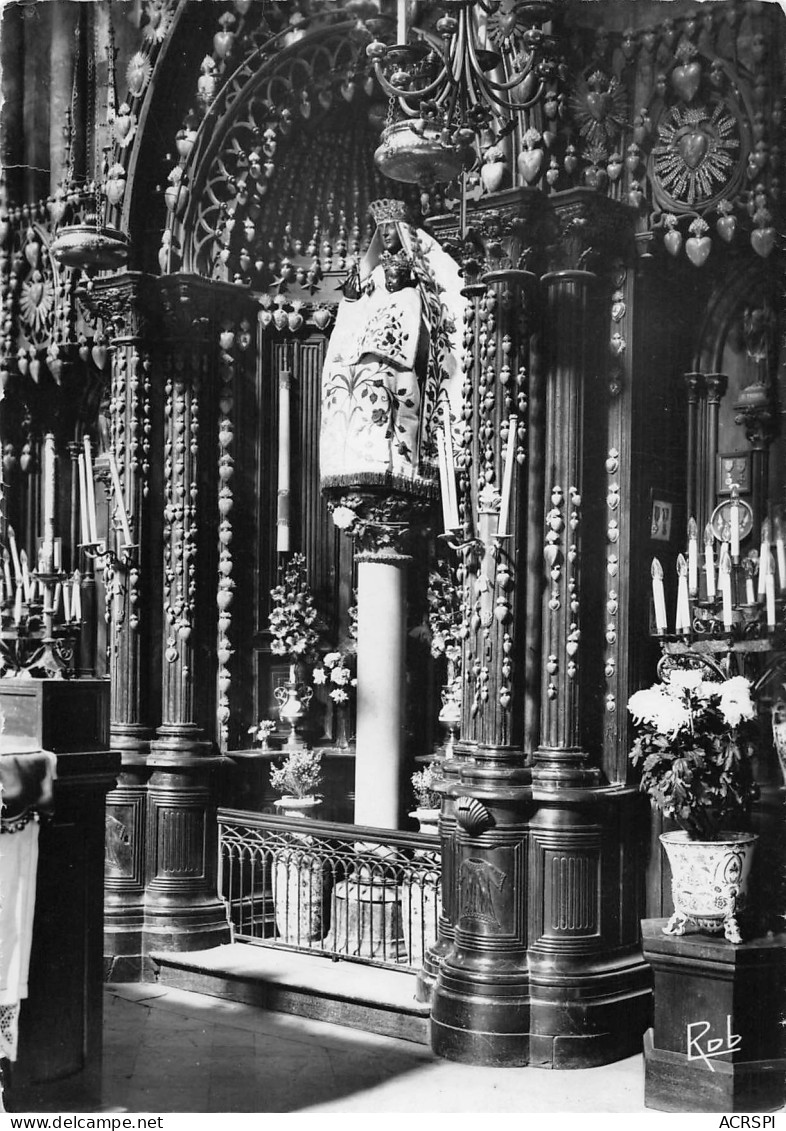 28  CHARTRES   La Cathédrale Notre Dame Du Pilier Statue De La VIERGE édition Laillet N° 133 \MK3007 - Chartres