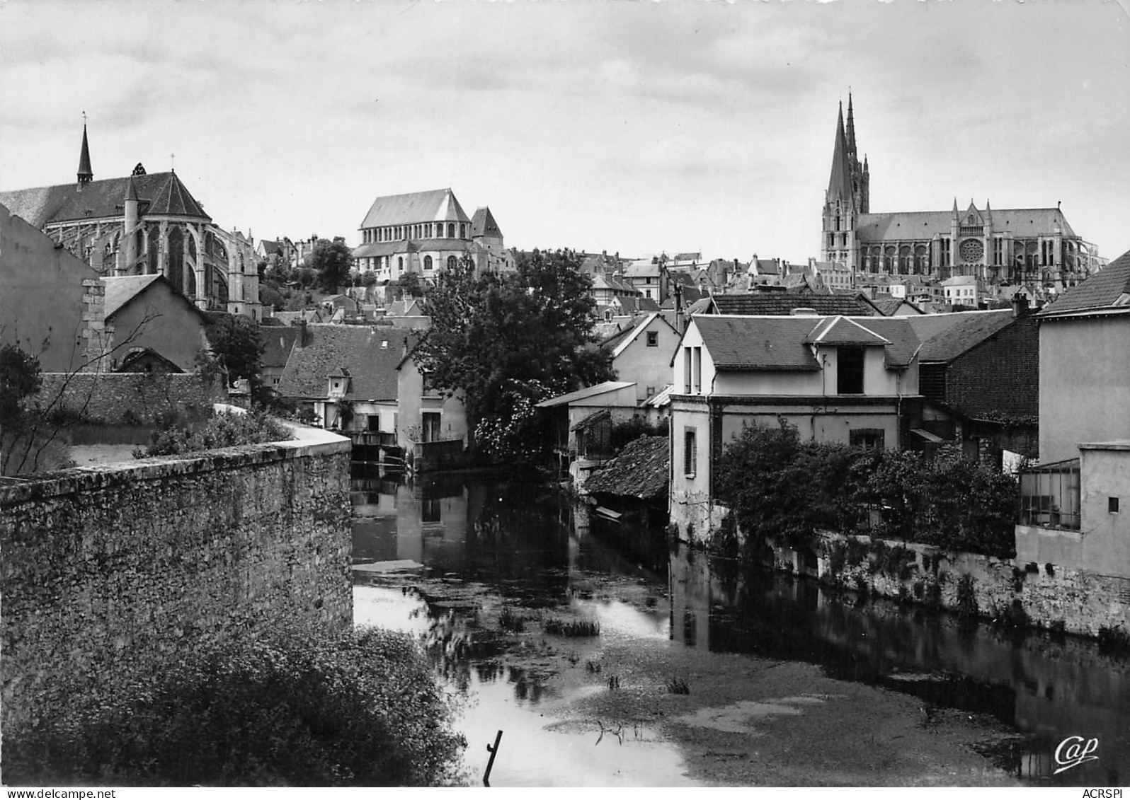 28  CHARTRES   Les Bords De L'Eure Et Les églises  N° 148 \MK3007 - Chartres