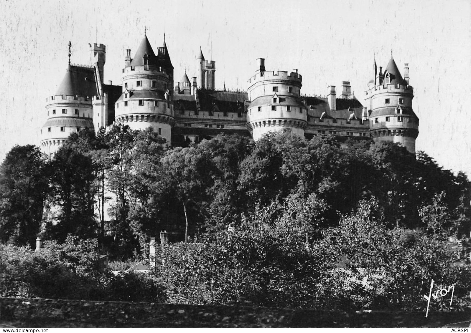 60 PIERREFONDS Le Chateau Reconstitution De Viollet Le Duc Le Coté Est   N° 4 \MK3008 - Pierrefonds