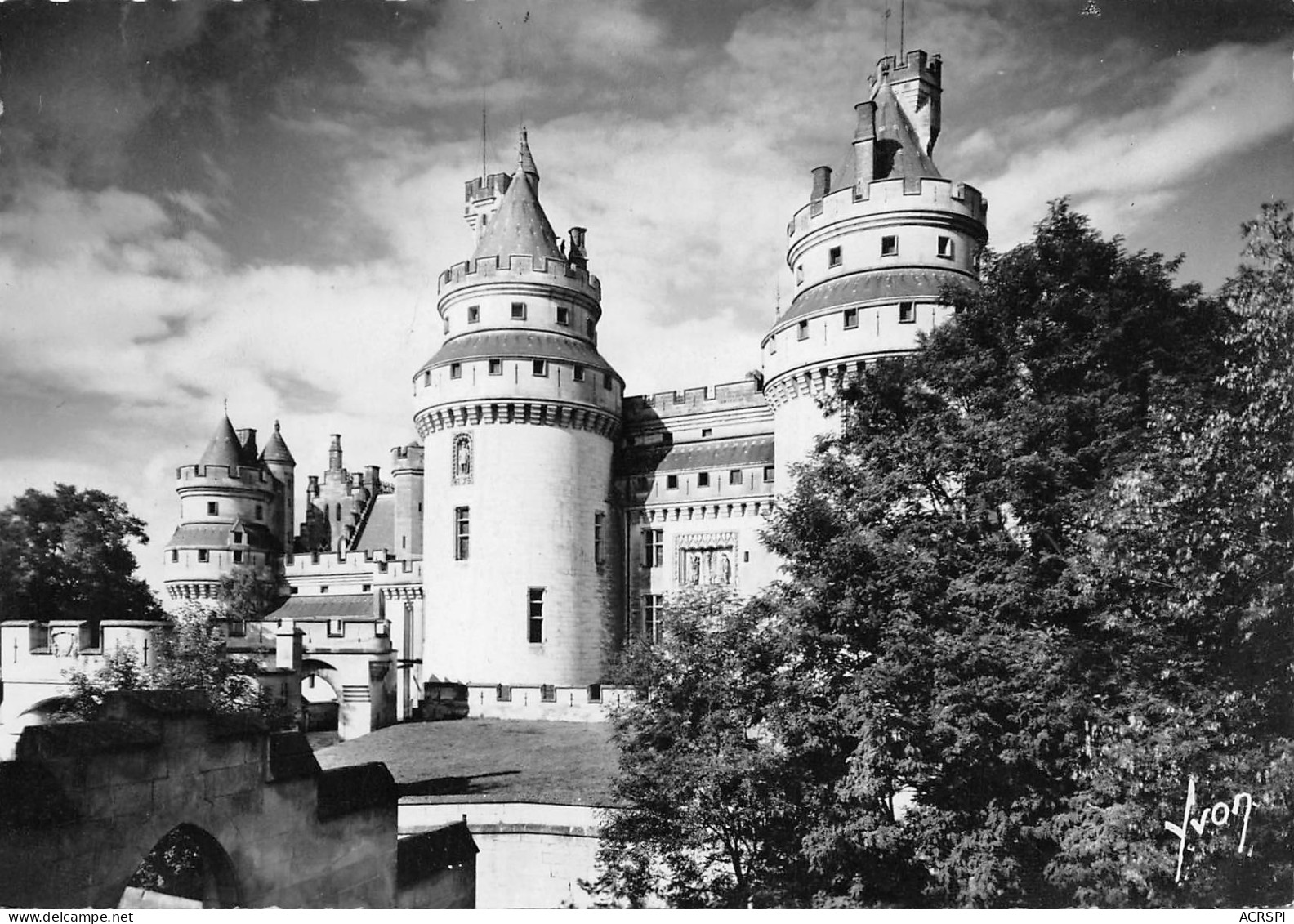 60 PIERREFONDS Le Chateau Reconstitution De Viollet Le Duc  Tours Jules César Charlemagne Et ARTHUS   N° 3 \MK3008 - Pierrefonds