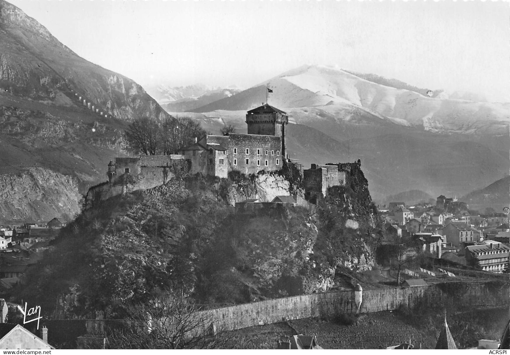 65 Lourdes Le Chateau Fort  Et Le Haut Du Pic Du JER édition Doucet   N° 37 \MK3009 - Lourdes