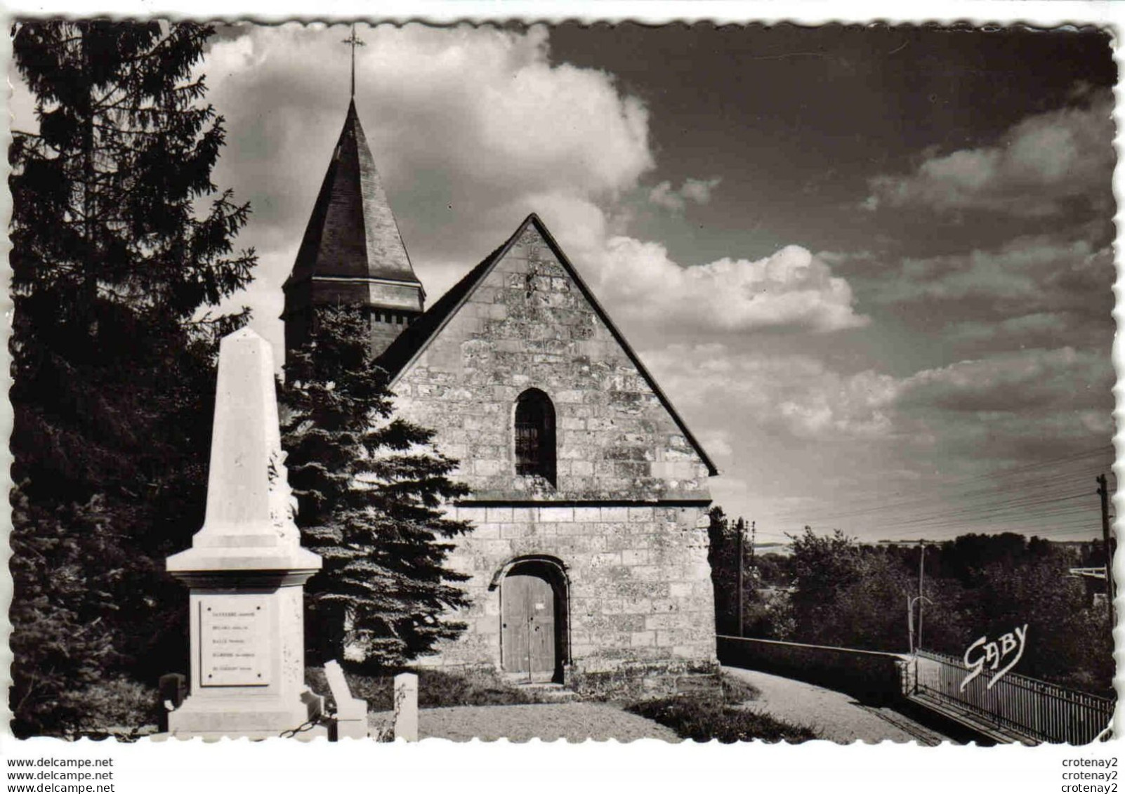 27 Environs De Vernon N°69 GIVERNY L'Eglise Et Le Monument Aux Morts VOIR DOS édit Artaud - Vernon