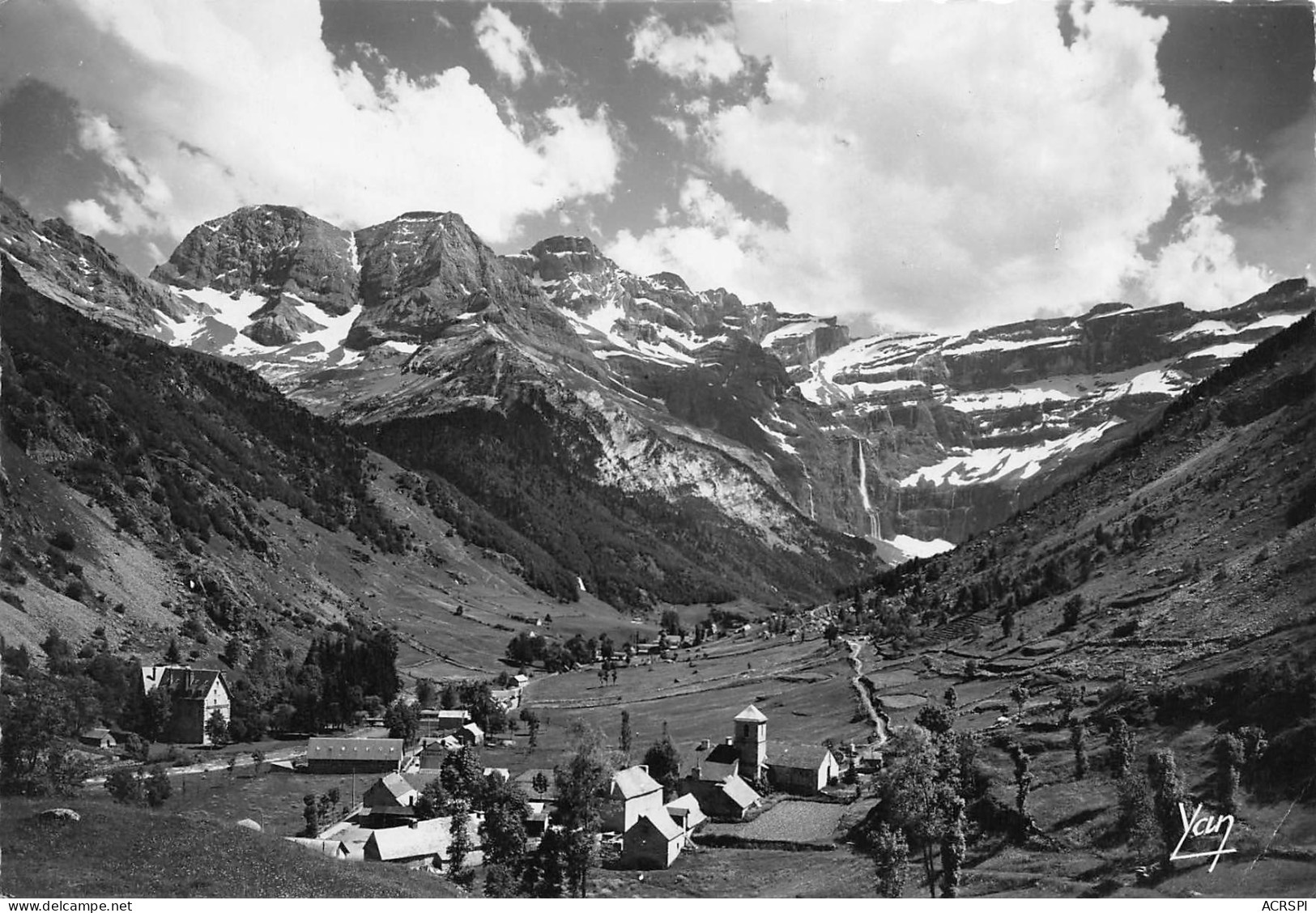 65 GAVARNIE  Le Village Vue Générale  N° 34 \MK3010 - Gavarnie