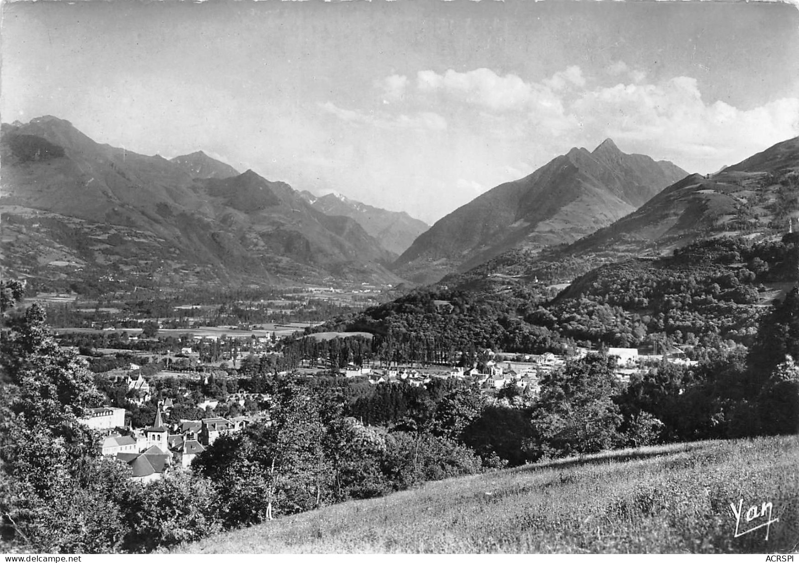 65 Argelès-Gazost La Vallée Vers Luz Et Gavarnie  N° 43 \MK3010 - Argeles Gazost