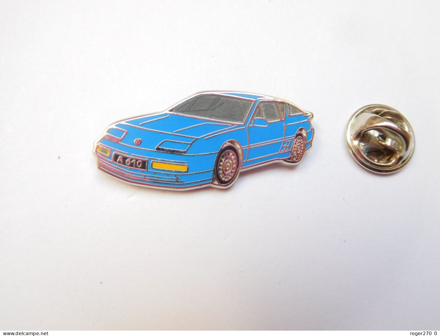 Beau Pin's En Zamac , Auto Renault Alpine A 610 , Non Signé - Renault