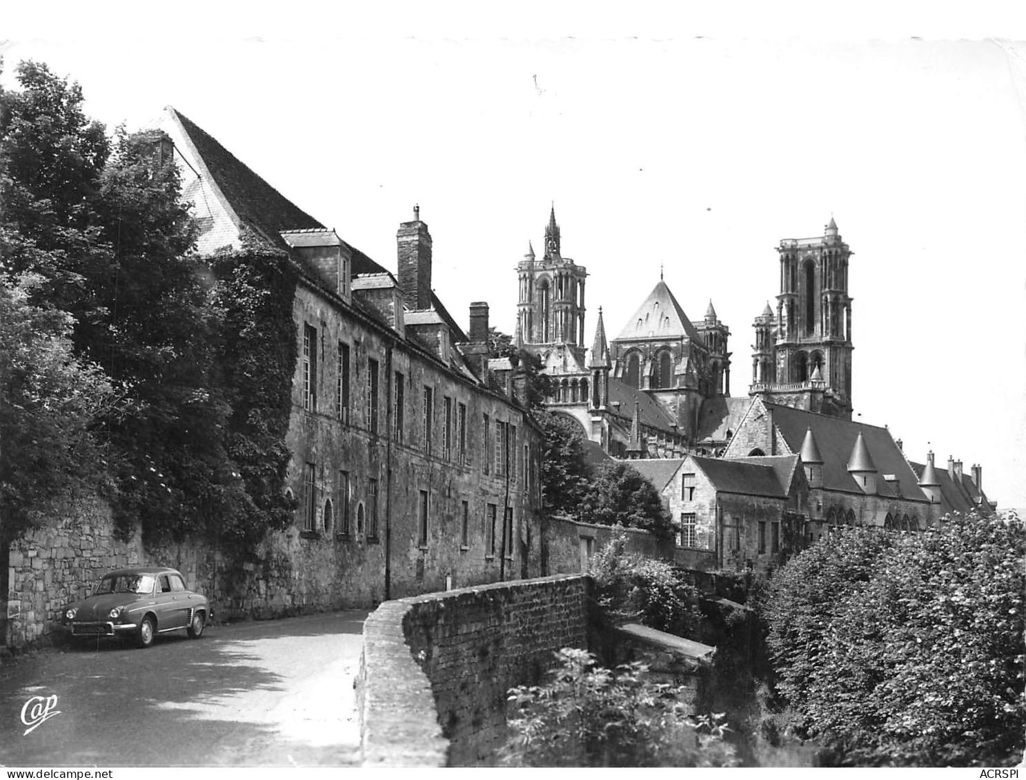 02 LAON Cathédrale Notre Dame Et Les Remparts  N°77 \MK3014 - Laon