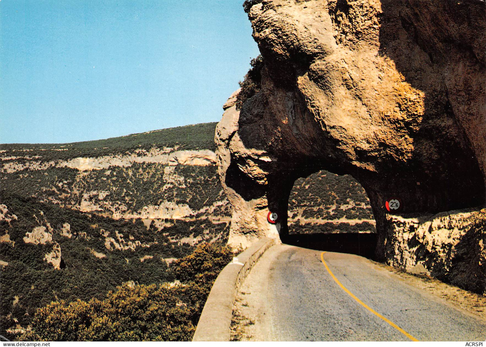 84 Gorges De La NESQUE  Entre CARPENTRAS Et SAULT Le Tunnel   N° 14 \MK3016 - Carpentras