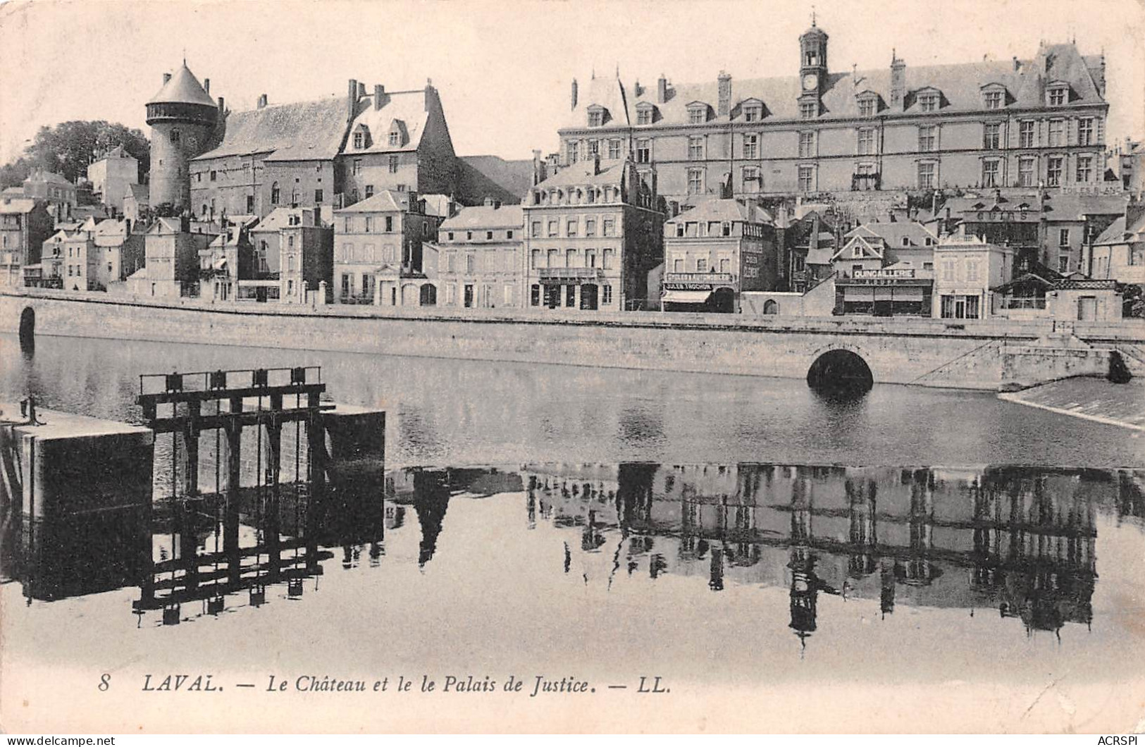 LAVAL Le Chateau Et Le Palais De Justice  N° 103 \MK3019 - Laval