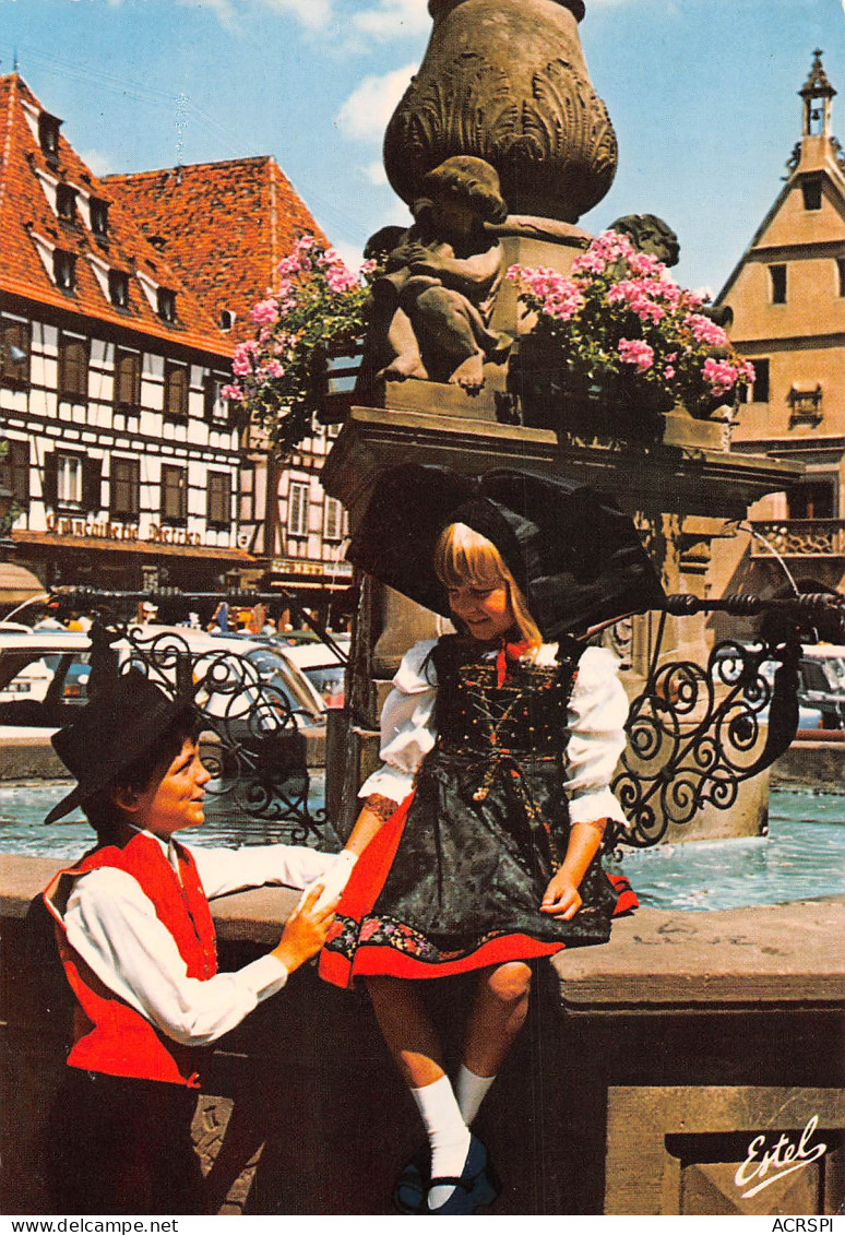 67  OBERNAI  Enfants Devant La Fontaine Sainte Odile Place Du Marché  N° 97 \MK3022 - Obernai