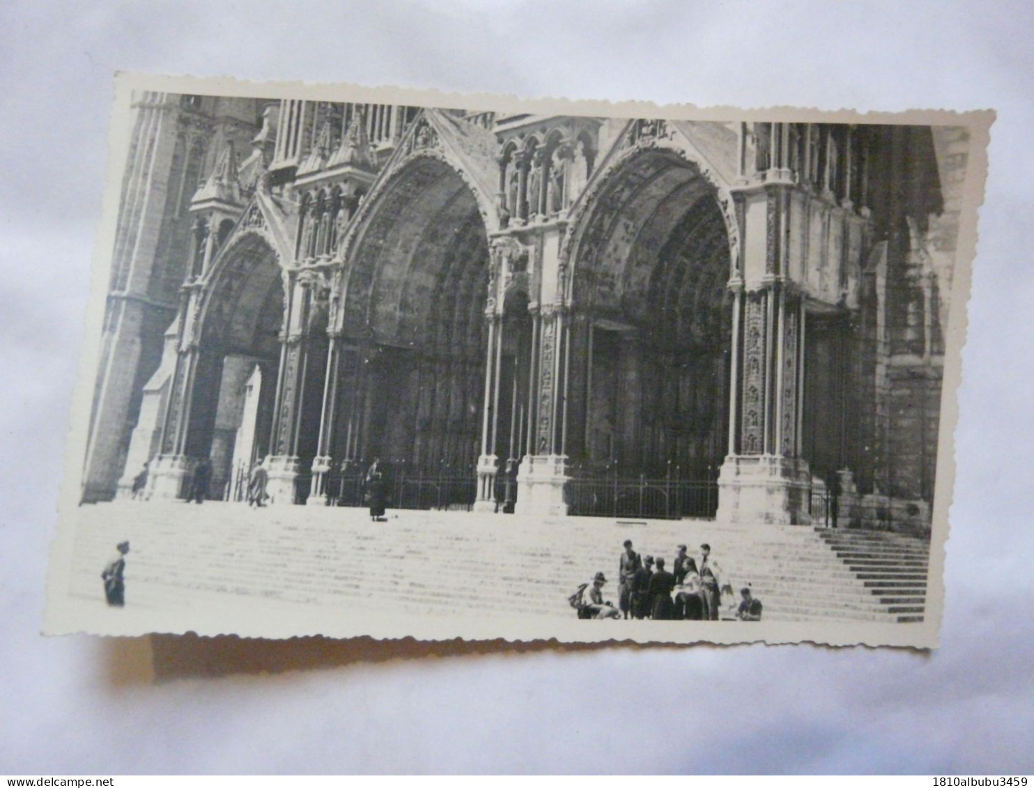 CARTE PHOTO 28 EURE ET LOIR - CHARTRES : Cathédrale - Scène Animée - Chartres