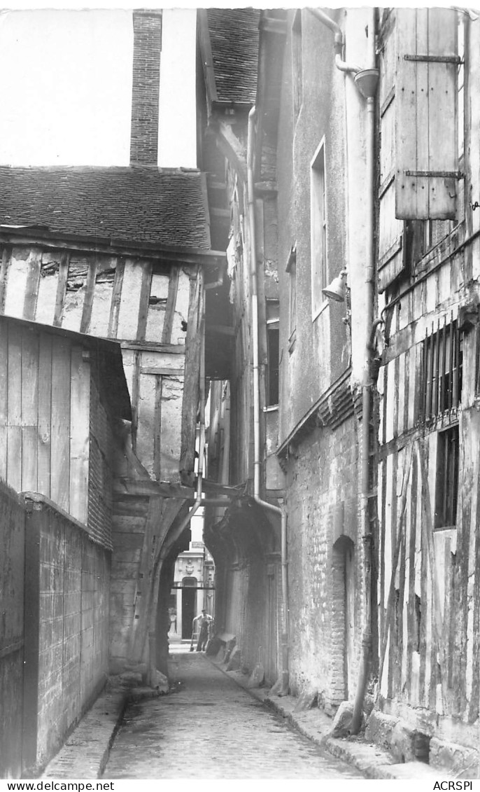 10 TROYES  La Ruelle Aux Chats    N° 113 \MK3023 - Troyes