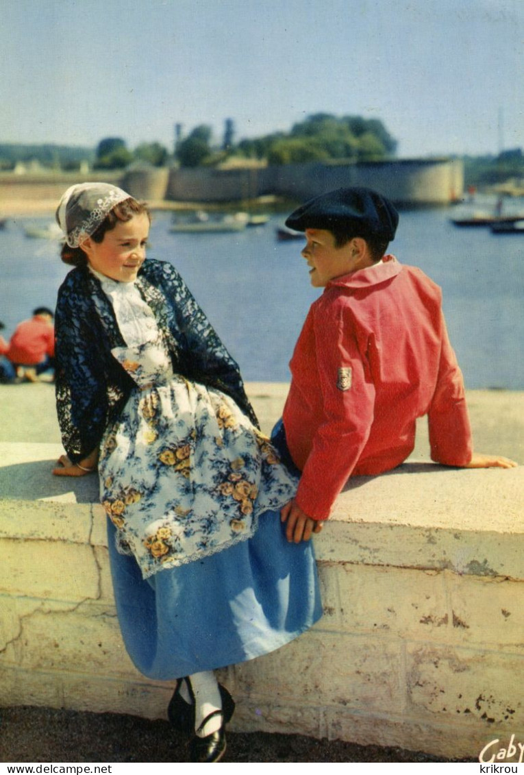 CPSM   LA BRETAGNE - Groupe Folklorique De L'Amicale Laïque Concarnoise - Enfants En Costume Artisanal De La Ville...... - Bretagne