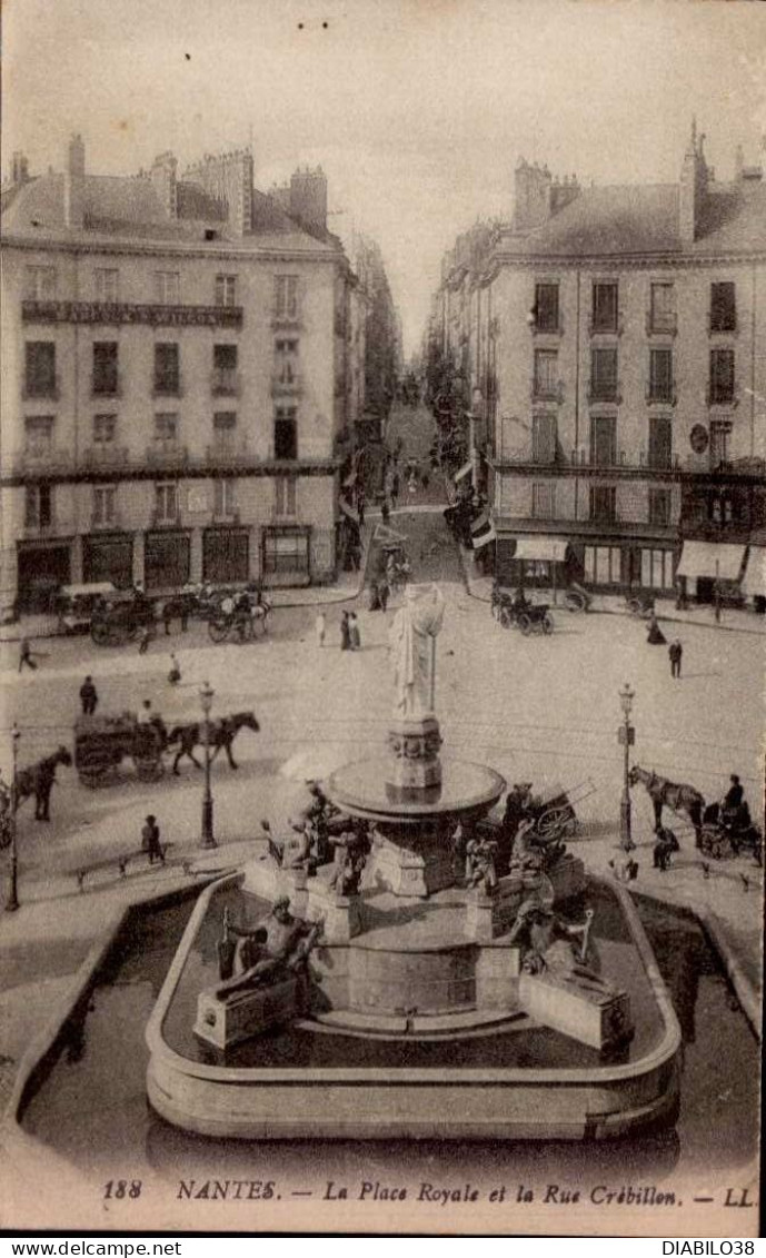 NANTES    ( LOIRE ATLANTIQUE )  LA PLACE ROYALE ET LA RUE CREBILLON - Nantes