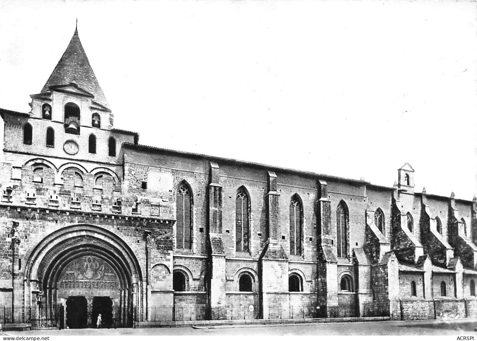 82 MOISSAC Cathédrale  Saint Pierre Vue D'ensemble De L'église  N° 136 \MK3024 - Moissac