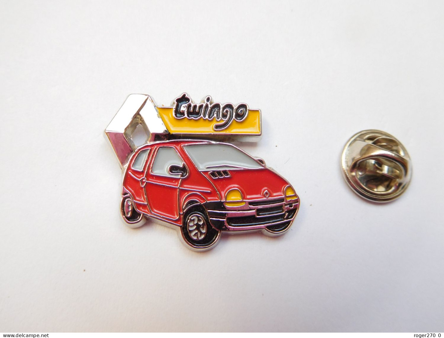 Beau Pin's En Relief , Auto Renault Twingo , Non Signé - Renault