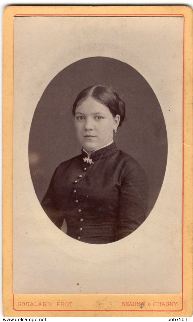 Photo CDV D'une Jeune Femme élégante Posant Dans Un Studio Photo A Beaune - Antiche (ante 1900)