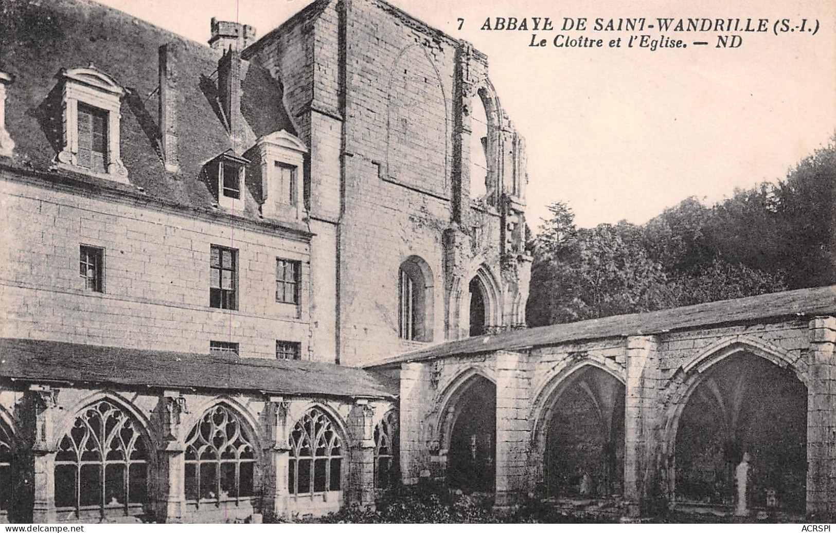 76 Abbaye De Saint Wandrille  Le Cloitre Et L'église  N° 4 \MK3026 - Saint-Wandrille-Rançon