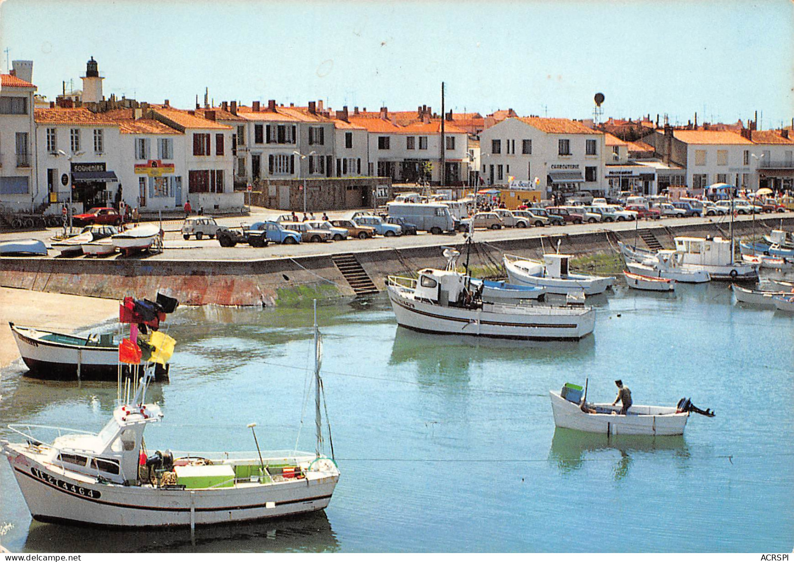 85  Île D'Yeu Port Joinville  La Cale De Mise à L'eau Devant Le Magasin De Souvenirs   N° 80  \MK3027 - Ile D'Yeu