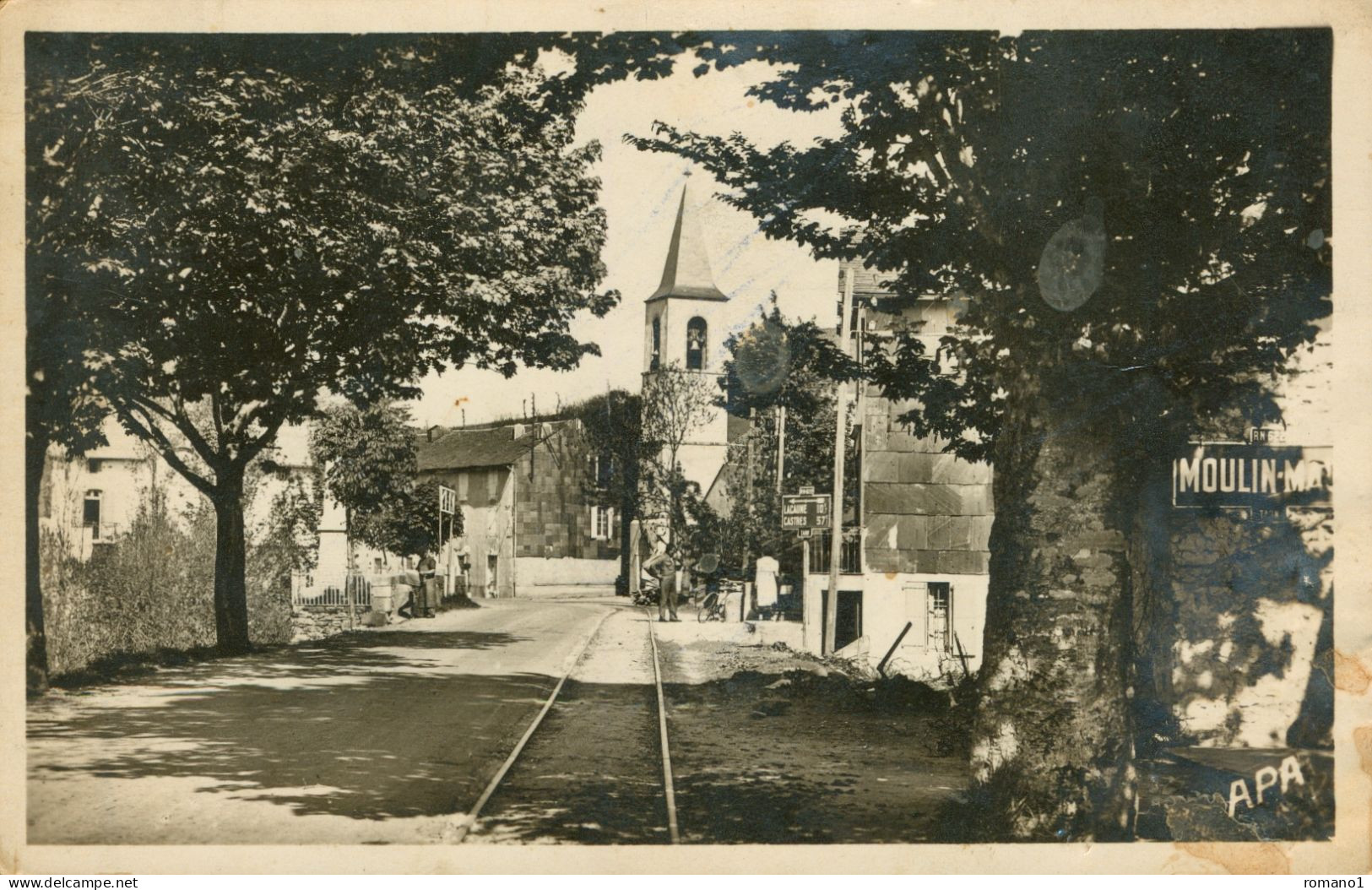 81)   MOULIN MAGE  - Monument Aux Morts  - Centre Du Village - Other & Unclassified