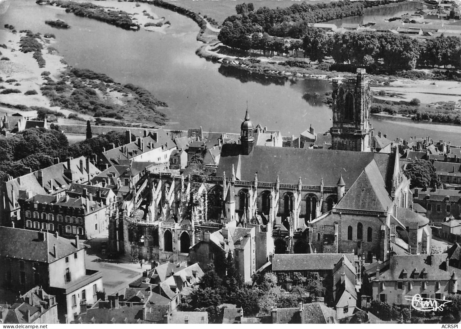 58 NEVERS  Cathédrale Vue Aérienne Et Panorama Sur La Loire  N° 31 \MK3028 - Nevers